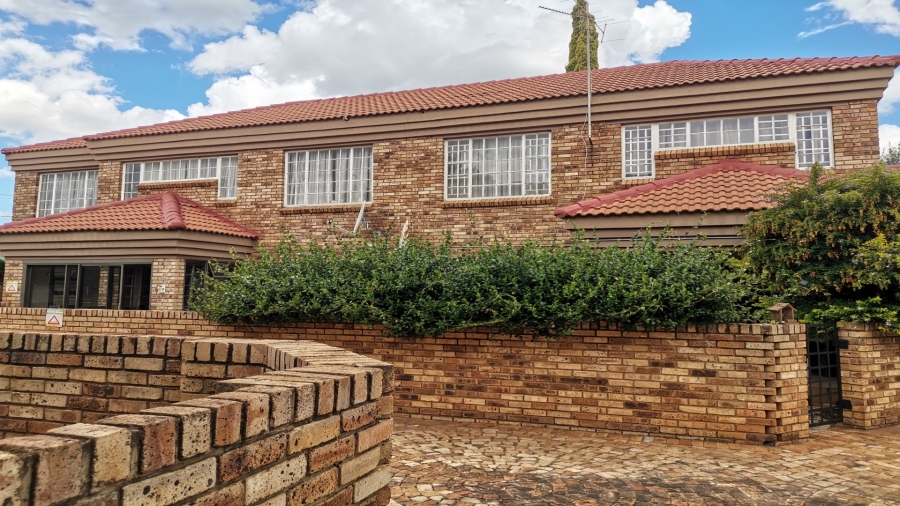 2 Bedroom Property for Sale in Potchefstroom North West